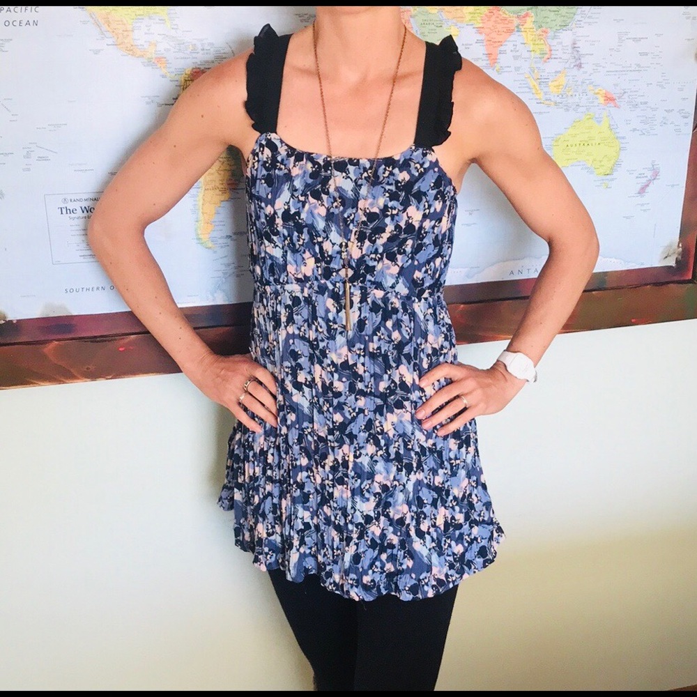 Kimchi Blue Floral shirt dress with back zipper.